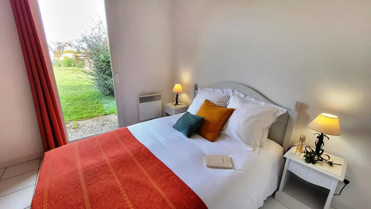 Holiday park Bastides Et Villas Independantes Les Rives Du Lac Saint-Saturnin-les-Avignon