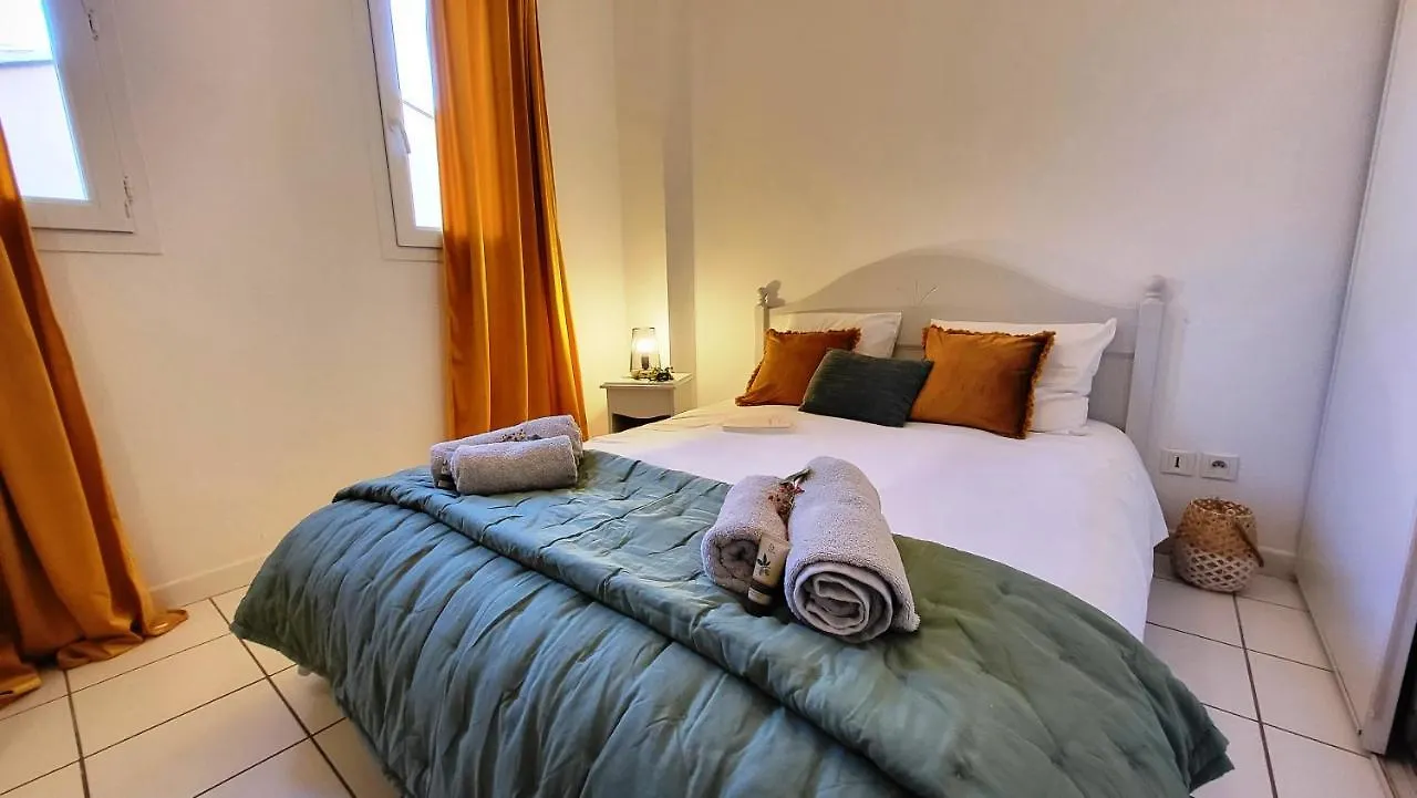 *** Holiday park Bastides Et Villas Independantes Les Rives Du Lac Saint-Saturnin-les-Avignon France