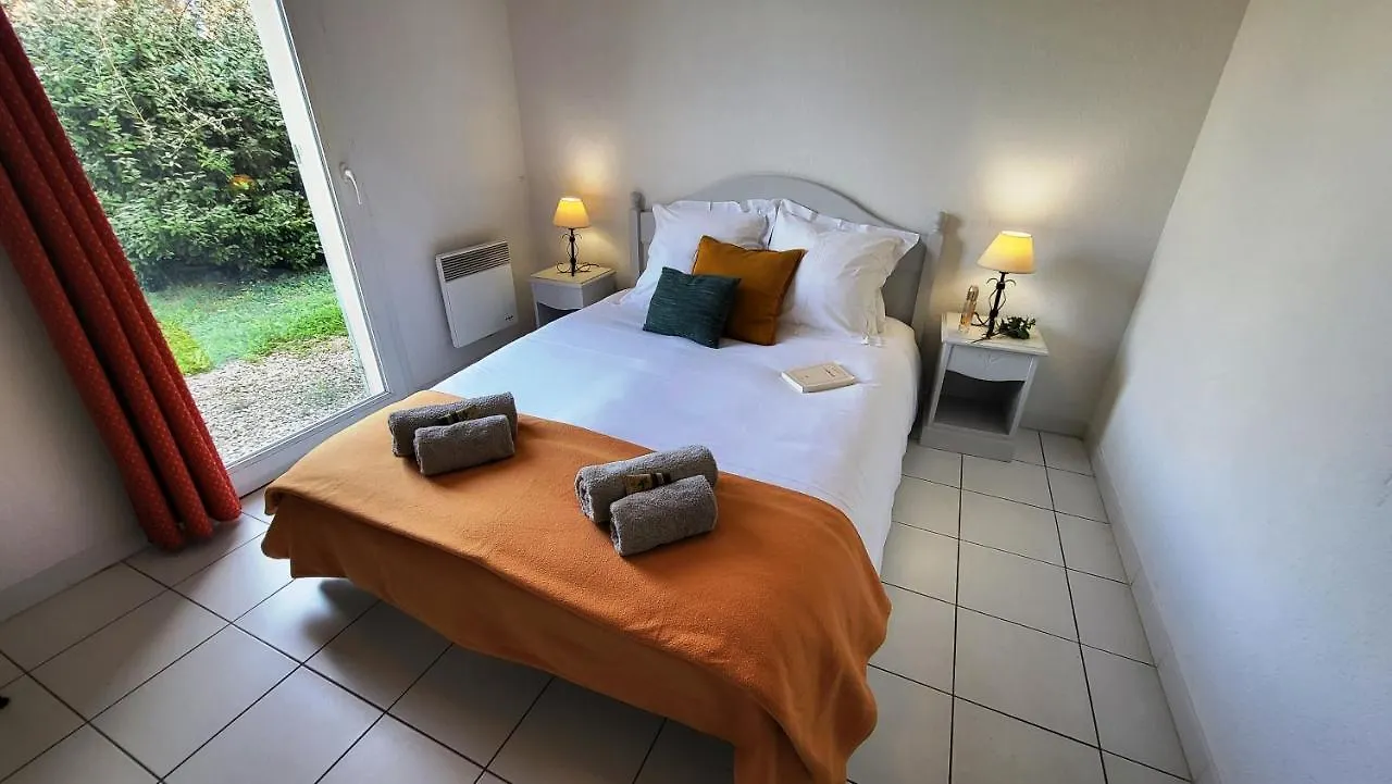 Holiday park Bastides Et Villas Independantes Les Rives Du Lac Saint-Saturnin-les-Avignon