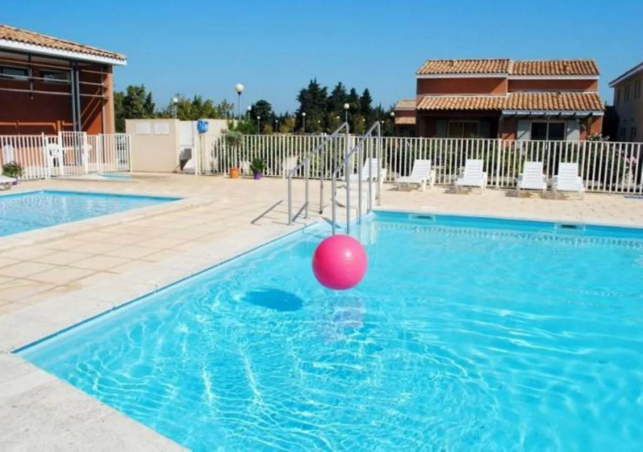 Bastides Et Villas Independantes Les Rives Du Lac Saint-Saturnin-les-Avignon Holiday park